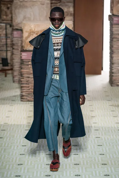 Look 32